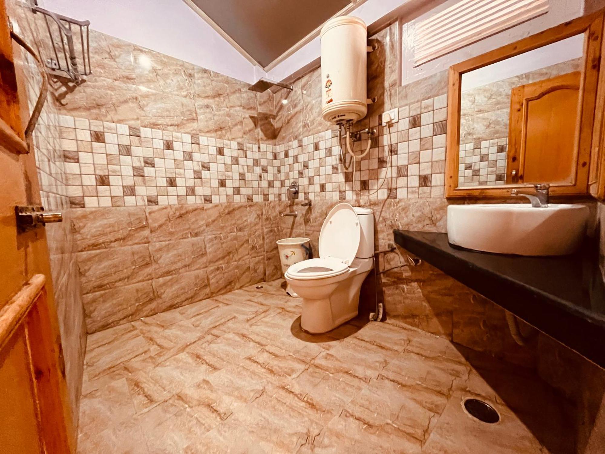 Hotel Hollywood Manali - Scenic River & Mountain View With Premium Rooms Екстериор снимка